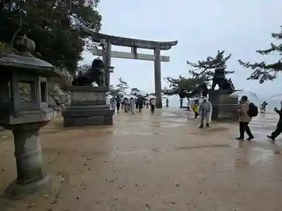 厳島神社の{uncategorized: "未分類", other: "その他", undefined: "問題あり", building: "その他建物", grave: "お墓", sacred_gate: "鳥居", guardian: "狛犬", statue: "像", buddha: "仏像", history: "歴史", nature: "自然", garden: "庭園", animal: "動物", pagoda: "塔", temizu: "手水舎", mountain_gate: "山門・神門", sanctuary: "本殿・本堂", subordinate: "末社・摂社", art: "芸術", scenery: "景色", jizo: "地蔵", ema: "絵馬", goshuin: "御朱印", omikuji: "おみくじ", items: "授与品その他", amulet: "お守り", goshuincho: "御朱印帳", eats: "食事", festival: "お祭り", votive_dance: "神楽", shichigosan: "七五三参", wedding: "結婚式", experience: "体験その他", initially: "初詣", around: "周辺", anti_infection: "感染症対策"}