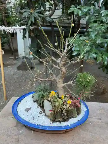 日本橋日枝神社の{uncategorized: "未分類", other: "その他", undefined: "問題あり", building: "その他建物", grave: "お墓", sacred_gate: "鳥居", guardian: "狛犬", statue: "像", buddha: "仏像", history: "歴史", nature: "自然", garden: "庭園", animal: "動物", pagoda: "塔", temizu: "手水舎", mountain_gate: "山門・神門", sanctuary: "本殿・本堂", subordinate: "末社・摂社", art: "芸術", scenery: "景色", jizo: "地蔵", ema: "絵馬", goshuin: "御朱印", omikuji: "おみくじ", items: "授与品その他", amulet: "お守り", goshuincho: "御朱印帳", eats: "食事", festival: "お祭り", votive_dance: "神楽", shichigosan: "七五三参", wedding: "結婚式", experience: "体験その他", initially: "初詣", around: "周辺", anti_infection: "感染症対策"}