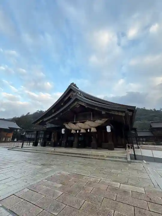 出雲大社の{uncategorized: "未分類", other: "その他", undefined: "問題あり", building: "その他建物", grave: "お墓", sacred_gate: "鳥居", guardian: "狛犬", statue: "像", buddha: "仏像", history: "歴史", nature: "自然", garden: "庭園", animal: "動物", pagoda: "塔", temizu: "手水舎", mountain_gate: "山門・神門", sanctuary: "本殿・本堂", subordinate: "末社・摂社", art: "芸術", scenery: "景色", jizo: "地蔵", ema: "絵馬", goshuin: "御朱印", omikuji: "おみくじ", items: "授与品その他", amulet: "お守り", goshuincho: "御朱印帳", eats: "食事", festival: "お祭り", votive_dance: "神楽", shichigosan: "七五三参", wedding: "結婚式", experience: "体験その他", initially: "初詣", around: "周辺", anti_infection: "感染症対策"}