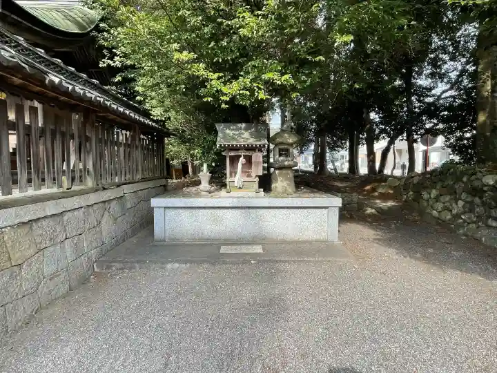 八幡神社(水口町新城)の{uncategorized: "未分類", other: "その他", undefined: "問題あり", building: "その他建物", grave: "お墓", sacred_gate: "鳥居", guardian: "狛犬", statue: "像", buddha: "仏像", history: "歴史", nature: "自然", garden: "庭園", animal: "動物", pagoda: "塔", temizu: "手水舎", mountain_gate: "山門・神門", sanctuary: "本殿・本堂", subordinate: "末社・摂社", art: "芸術", scenery: "景色", jizo: "地蔵", ema: "絵馬", goshuin: "御朱印", omikuji: "おみくじ", items: "授与品その他", amulet: "お守り", goshuincho: "御朱印帳", eats: "食事", festival: "お祭り", votive_dance: "神楽", shichigosan: "七五三参", wedding: "結婚式", experience: "体験その他", initially: "初詣", around: "周辺", anti_infection: "感染症対策"}