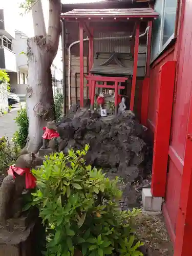 初台出世稲荷大明神の本殿・本堂