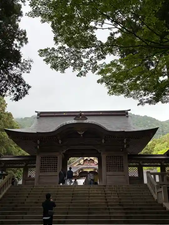 彌彦神社の{uncategorized: "未分類", other: "その他", undefined: "問題あり", building: "その他建物", grave: "お墓", sacred_gate: "鳥居", guardian: "狛犬", statue: "像", buddha: "仏像", history: "歴史", nature: "自然", garden: "庭園", animal: "動物", pagoda: "塔", temizu: "手水舎", mountain_gate: "山門・神門", sanctuary: "本殿・本堂", subordinate: "末社・摂社", art: "芸術", scenery: "景色", jizo: "地蔵", ema: "絵馬", goshuin: "御朱印", omikuji: "おみくじ", items: "授与品その他", amulet: "お守り", goshuincho: "御朱印帳", eats: "食事", festival: "お祭り", votive_dance: "神楽", shichigosan: "七五三参", wedding: "結婚式", experience: "体験その他", initially: "初詣", around: "周辺", anti_infection: "感染症対策"}