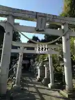 白蛇辨財天の鳥居