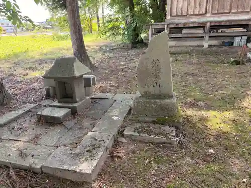 神明社の{uncategorized: "未分類", other: "その他", undefined: "問題あり", building: "その他建物", grave: "お墓", sacred_gate: "鳥居", guardian: "狛犬", statue: "像", buddha: "仏像", history: "歴史", nature: "自然", garden: "庭園", animal: "動物", pagoda: "塔", temizu: "手水舎", mountain_gate: "山門・神門", sanctuary: "本殿・本堂", subordinate: "末社・摂社", art: "芸術", scenery: "景色", jizo: "地蔵", ema: "絵馬", goshuin: "御朱印", omikuji: "おみくじ", items: "授与品その他", amulet: "お守り", goshuincho: "御朱印帳", eats: "食事", festival: "お祭り", votive_dance: "神楽", shichigosan: "七五三参", wedding: "結婚式", experience: "体験その他", initially: "初詣", around: "周辺", anti_infection: "感染症対策"}