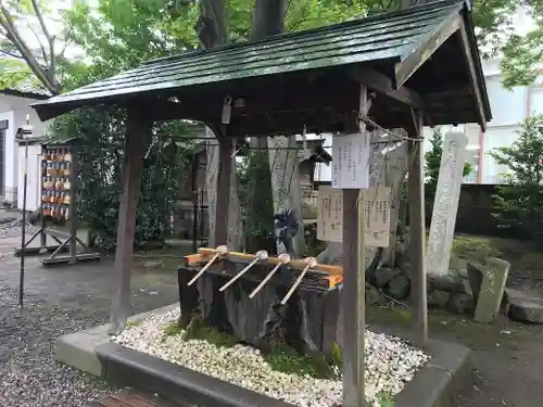 取手八坂神社の手水舎