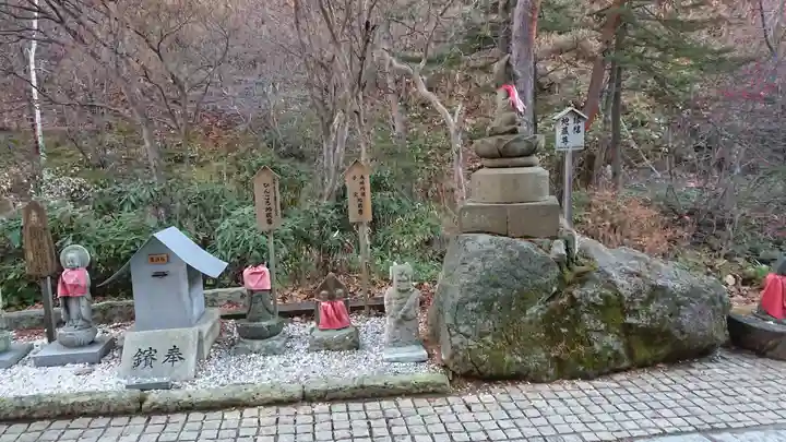 草津穴守稲荷神社の地蔵