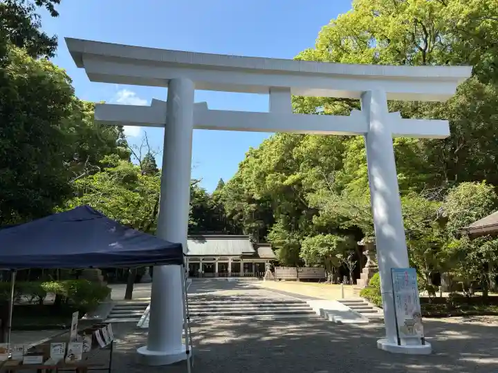 宮崎縣護國神社の{uncategorized: "未分類", other: "その他", undefined: "問題あり", building: "その他建物", grave: "お墓", sacred_gate: "鳥居", guardian: "狛犬", statue: "像", buddha: "仏像", history: "歴史", nature: "自然", garden: "庭園", animal: "動物", pagoda: "塔", temizu: "手水舎", mountain_gate: "山門・神門", sanctuary: "本殿・本堂", subordinate: "末社・摂社", art: "芸術", scenery: "景色", jizo: "地蔵", ema: "絵馬", goshuin: "御朱印", omikuji: "おみくじ", items: "授与品その他", amulet: "お守り", goshuincho: "御朱印帳", eats: "食事", festival: "お祭り", votive_dance: "神楽", shichigosan: "七五三参", wedding: "結婚式", experience: "体験その他", initially: "初詣", around: "周辺", anti_infection: "感染症対策"}