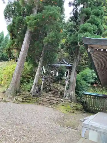 真山神社の建物その他