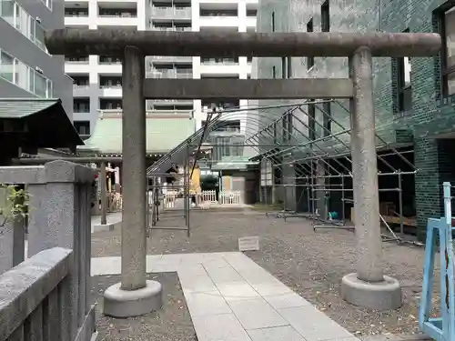 宮益御嶽神社の鳥居