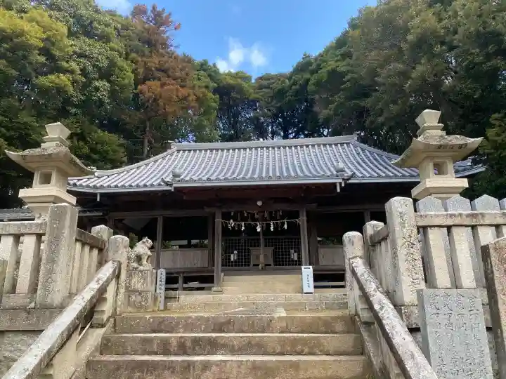 賀茂神社の{uncategorized: "未分類", other: "その他", undefined: "問題あり", building: "その他建物", grave: "お墓", sacred_gate: "鳥居", guardian: "狛犬", statue: "像", buddha: "仏像", history: "歴史", nature: "自然", garden: "庭園", animal: "動物", pagoda: "塔", temizu: "手水舎", mountain_gate: "山門・神門", sanctuary: "本殿・本堂", subordinate: "末社・摂社", art: "芸術", scenery: "景色", jizo: "地蔵", ema: "絵馬", goshuin: "御朱印", omikuji: "おみくじ", items: "授与品その他", amulet: "お守り", goshuincho: "御朱印帳", eats: "食事", festival: "お祭り", votive_dance: "神楽", shichigosan: "七五三参", wedding: "結婚式", experience: "体験その他", initially: "初詣", around: "周辺", anti_infection: "感染症対策"}