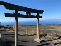 三原神社下社の{uncategorized: "未分類", other: "その他", undefined: "問題あり", building: "その他建物", grave: "お墓", sacred_gate: "鳥居", guardian: "狛犬", statue: "像", buddha: "仏像", history: "歴史", nature: "自然", garden: "庭園", animal: "動物", pagoda: "塔", temizu: "手水舎", mountain_gate: "山門・神門", sanctuary: "本殿・本堂", subordinate: "末社・摂社", art: "芸術", scenery: "景色", jizo: "地蔵", ema: "絵馬", goshuin: "御朱印", omikuji: "おみくじ", items: "授与品その他", amulet: "お守り", goshuincho: "御朱印帳", eats: "食事", festival: "お祭り", votive_dance: "神楽", shichigosan: "七五三参", wedding: "結婚式", experience: "体験その他", initially: "初詣", around: "周辺", anti_infection: "感染症対策"}