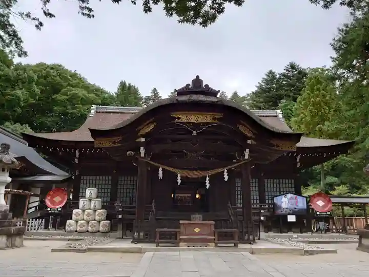 武田神社の本殿・本堂