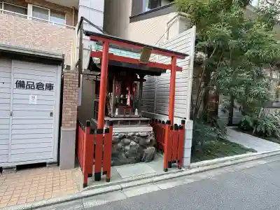吉水稲荷大明神の{uncategorized: "未分類", other: "その他", undefined: "問題あり", building: "その他建物", grave: "お墓", sacred_gate: "鳥居", guardian: "狛犬", statue: "像", buddha: "仏像", history: "歴史", nature: "自然", garden: "庭園", animal: "動物", pagoda: "塔", temizu: "手水舎", mountain_gate: "山門・神門", sanctuary: "本殿・本堂", subordinate: "末社・摂社", art: "芸術", scenery: "景色", jizo: "地蔵", ema: "絵馬", goshuin: "御朱印", omikuji: "おみくじ", items: "授与品その他", amulet: "お守り", goshuincho: "御朱印帳", eats: "食事", festival: "お祭り", votive_dance: "神楽", shichigosan: "七五三参", wedding: "結婚式", experience: "体験その他", initially: "初詣", around: "周辺", anti_infection: "感染症対策"}