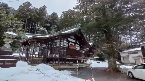 白山神社の本殿