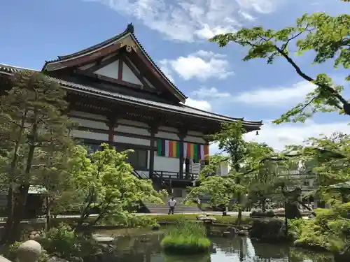 西新井大師総持寺の本殿