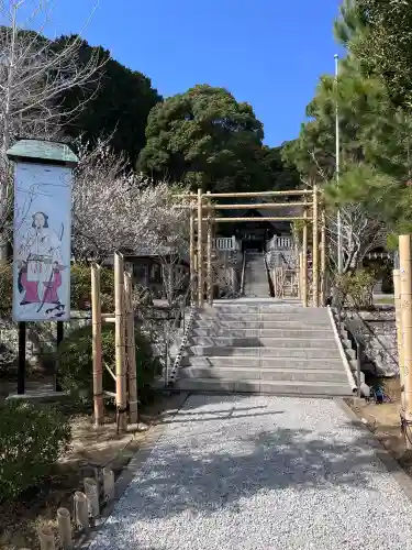 高家神社の{uncategorized: "未分類", other: "その他", undefined: "問題あり", building: "その他建物", grave: "お墓", sacred_gate: "鳥居", guardian: "狛犬", statue: "像", buddha: "仏像", history: "歴史", nature: "自然", garden: "庭園", animal: "動物", pagoda: "塔", temizu: "手水舎", mountain_gate: "山門・神門", sanctuary: "本殿・本堂", subordinate: "末社・摂社", art: "芸術", scenery: "景色", jizo: "地蔵", ema: "絵馬", goshuin: "御朱印", omikuji: "おみくじ", items: "授与品その他", amulet: "お守り", goshuincho: "御朱印帳", eats: "食事", festival: "お祭り", votive_dance: "神楽", shichigosan: "七五三参", wedding: "結婚式", experience: "体験その他", initially: "初詣", around: "周辺", anti_infection: "感染症対策"}
