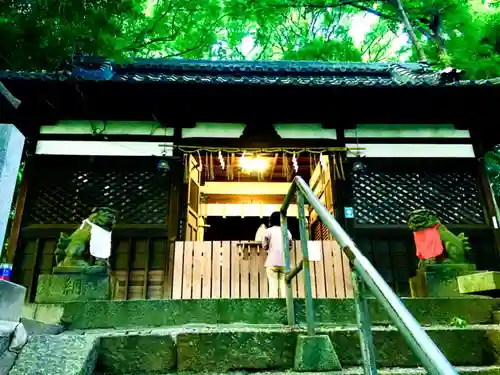 石神社の本殿