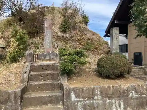 富士山神社の{uncategorized: "未分類", other: "その他", undefined: "問題あり", building: "その他建物", grave: "お墓", sacred_gate: "鳥居", guardian: "狛犬", statue: "像", buddha: "仏像", history: "歴史", nature: "自然", garden: "庭園", animal: "動物", pagoda: "塔", temizu: "手水舎", mountain_gate: "山門・神門", sanctuary: "本殿・本堂", subordinate: "末社・摂社", art: "芸術", scenery: "景色", jizo: "地蔵", ema: "絵馬", goshuin: "御朱印", omikuji: "おみくじ", items: "授与品その他", amulet: "お守り", goshuincho: "御朱印帳", eats: "食事", festival: "お祭り", votive_dance: "神楽", shichigosan: "七五三参", wedding: "結婚式", experience: "体験その他", initially: "初詣", around: "周辺", anti_infection: "感染症対策"}