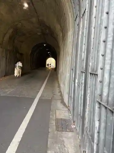 銭洗弁財天宇賀福神社の{uncategorized: "未分類", other: "その他", undefined: "問題あり", building: "その他建物", grave: "お墓", sacred_gate: "鳥居", guardian: "狛犬", statue: "像", buddha: "仏像", history: "歴史", nature: "自然", garden: "庭園", animal: "動物", pagoda: "塔", temizu: "手水舎", mountain_gate: "山門・神門", sanctuary: "本殿・本堂", subordinate: "末社・摂社", art: "芸術", scenery: "景色", jizo: "地蔵", ema: "絵馬", goshuin: "御朱印", omikuji: "おみくじ", items: "授与品その他", amulet: "お守り", goshuincho: "御朱印帳", eats: "食事", festival: "お祭り", votive_dance: "神楽", shichigosan: "七五三参", wedding: "結婚式", experience: "体験その他", initially: "初詣", around: "周辺", anti_infection: "感染症対策"}