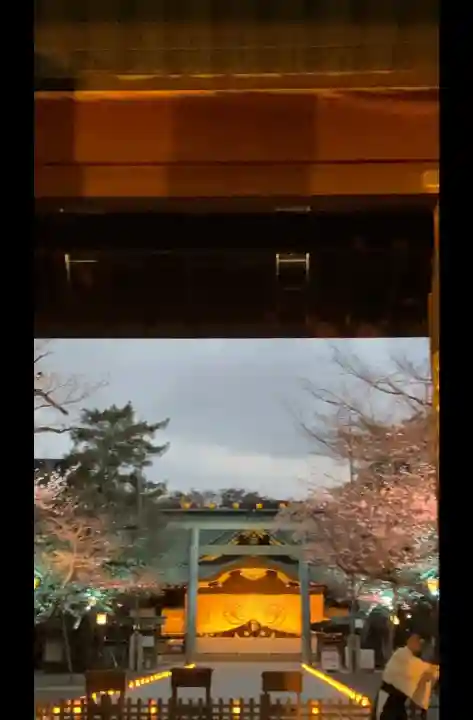 靖國神社の{uncategorized: "未分類", other: "その他", undefined: "問題あり", building: "その他建物", grave: "お墓", sacred_gate: "鳥居", guardian: "狛犬", statue: "像", buddha: "仏像", history: "歴史", nature: "自然", garden: "庭園", animal: "動物", pagoda: "塔", temizu: "手水舎", mountain_gate: "山門・神門", sanctuary: "本殿・本堂", subordinate: "末社・摂社", art: "芸術", scenery: "景色", jizo: "地蔵", ema: "絵馬", goshuin: "御朱印", omikuji: "おみくじ", items: "授与品その他", amulet: "お守り", goshuincho: "御朱印帳", eats: "食事", festival: "お祭り", votive_dance: "神楽", shichigosan: "七五三参", wedding: "結婚式", experience: "体験その他", initially: "初詣", around: "周辺", anti_infection: "感染症対策"}