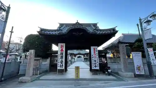 成田山川越別院の山門