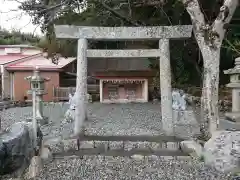 祠の鳥居