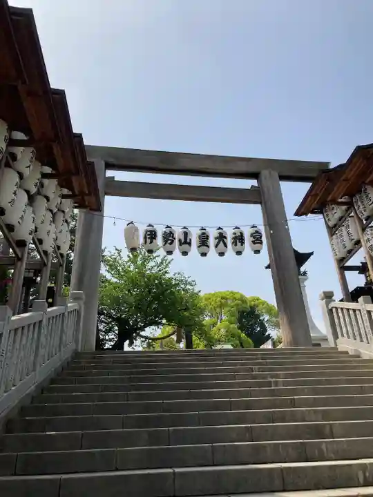 伊勢山皇大神宮の鳥居