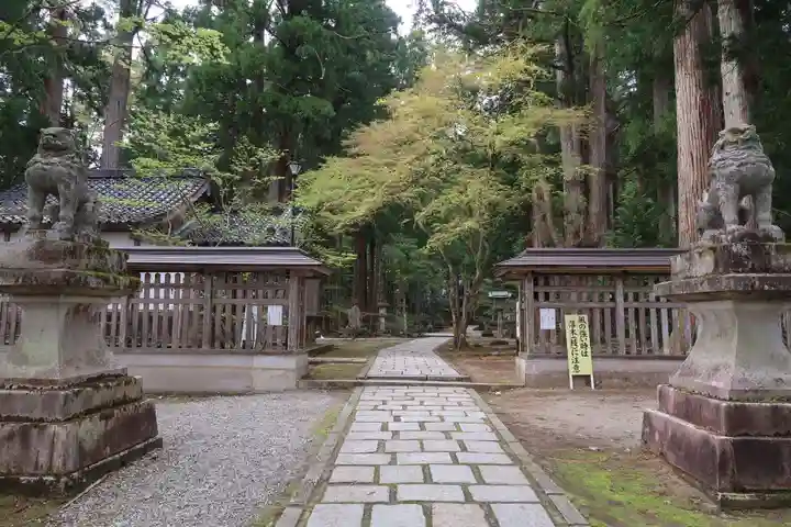 雄山神社中宮祈願殿(富山県)