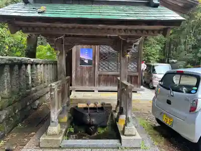 青海神社の手水舎