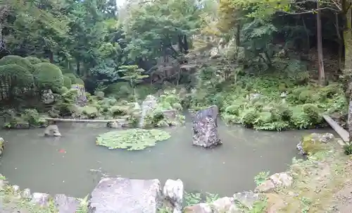 内々神社の庭園