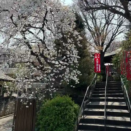 弘明寺の{uncategorized: "未分類", other: "その他", undefined: "問題あり", building: "その他建物", grave: "お墓", sacred_gate: "鳥居", guardian: "狛犬", statue: "像", buddha: "仏像", history: "歴史", nature: "自然", garden: "庭園", animal: "動物", pagoda: "塔", temizu: "手水舎", mountain_gate: "山門・神門", sanctuary: "本殿・本堂", subordinate: "末社・摂社", art: "芸術", scenery: "景色", jizo: "地蔵", ema: "絵馬", goshuin: "御朱印", omikuji: "おみくじ", items: "授与品その他", amulet: "お守り", goshuincho: "御朱印帳", eats: "食事", festival: "お祭り", votive_dance: "神楽", shichigosan: "七五三参", wedding: "結婚式", experience: "体験その他", initially: "初詣", around: "周辺", anti_infection: "感染症対策"}
