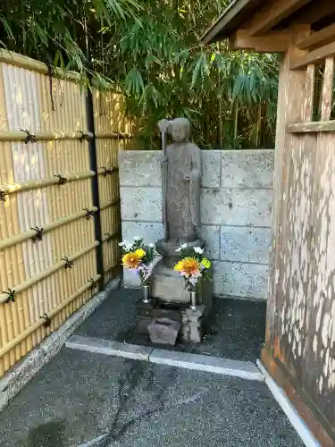 禅居院の{uncategorized: "未分類", other: "その他", undefined: "問題あり", building: "その他建物", grave: "お墓", sacred_gate: "鳥居", guardian: "狛犬", statue: "像", buddha: "仏像", history: "歴史", nature: "自然", garden: "庭園", animal: "動物", pagoda: "塔", temizu: "手水舎", mountain_gate: "山門・神門", sanctuary: "本殿・本堂", subordinate: "末社・摂社", art: "芸術", scenery: "景色", jizo: "地蔵", ema: "絵馬", goshuin: "御朱印", omikuji: "おみくじ", items: "授与品その他", amulet: "お守り", goshuincho: "御朱印帳", eats: "食事", festival: "お祭り", votive_dance: "神楽", shichigosan: "七五三参", wedding: "結婚式", experience: "体験その他", initially: "初詣", around: "周辺", anti_infection: "感染症対策"}