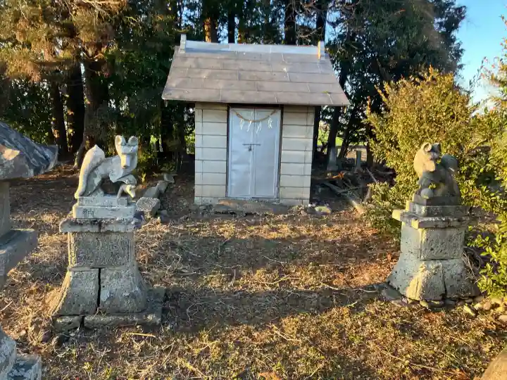 藤本稲荷神社の{uncategorized: "未分類", other: "その他", undefined: "問題あり", building: "その他建物", grave: "お墓", sacred_gate: "鳥居", guardian: "狛犬", statue: "像", buddha: "仏像", history: "歴史", nature: "自然", garden: "庭園", animal: "動物", pagoda: "塔", temizu: "手水舎", mountain_gate: "山門・神門", sanctuary: "本殿・本堂", subordinate: "末社・摂社", art: "芸術", scenery: "景色", jizo: "地蔵", ema: "絵馬", goshuin: "御朱印", omikuji: "おみくじ", items: "授与品その他", amulet: "お守り", goshuincho: "御朱印帳", eats: "食事", festival: "お祭り", votive_dance: "神楽", shichigosan: "七五三参", wedding: "結婚式", experience: "体験その他", initially: "初詣", around: "周辺", anti_infection: "感染症対策"}