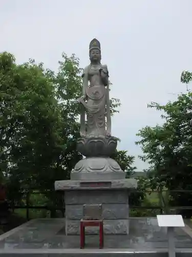 布施弁天 東海寺の仏像