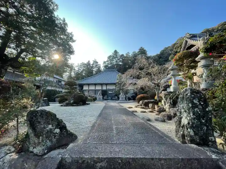 浄眼寺の{uncategorized: "未分類", other: "その他", undefined: "問題あり", building: "その他建物", grave: "お墓", sacred_gate: "鳥居", guardian: "狛犬", statue: "像", buddha: "仏像", history: "歴史", nature: "自然", garden: "庭園", animal: "動物", pagoda: "塔", temizu: "手水舎", mountain_gate: "山門・神門", sanctuary: "本殿・本堂", subordinate: "末社・摂社", art: "芸術", scenery: "景色", jizo: "地蔵", ema: "絵馬", goshuin: "御朱印", omikuji: "おみくじ", items: "授与品その他", amulet: "お守り", goshuincho: "御朱印帳", eats: "食事", festival: "お祭り", votive_dance: "神楽", shichigosan: "七五三参", wedding: "結婚式", experience: "体験その他", initially: "初詣", around: "周辺", anti_infection: "感染症対策"}