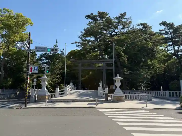 寒川神社の{uncategorized: "未分類", other: "その他", undefined: "問題あり", building: "その他建物", grave: "お墓", sacred_gate: "鳥居", guardian: "狛犬", statue: "像", buddha: "仏像", history: "歴史", nature: "自然", garden: "庭園", animal: "動物", pagoda: "塔", temizu: "手水舎", mountain_gate: "山門・神門", sanctuary: "本殿・本堂", subordinate: "末社・摂社", art: "芸術", scenery: "景色", jizo: "地蔵", ema: "絵馬", goshuin: "御朱印", omikuji: "おみくじ", items: "授与品その他", amulet: "お守り", goshuincho: "御朱印帳", eats: "食事", festival: "お祭り", votive_dance: "神楽", shichigosan: "七五三参", wedding: "結婚式", experience: "体験その他", initially: "初詣", around: "周辺", anti_infection: "感染症対策"}