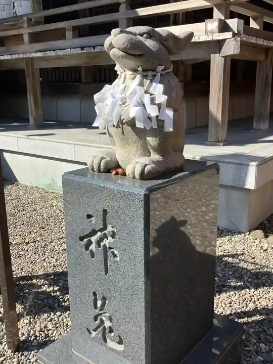 湯倉神社の像