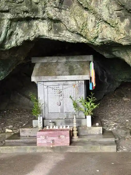 御厨人窟・神明窟(高知県)