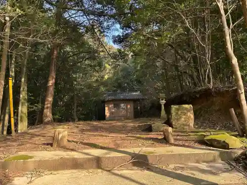 久多美神社の{uncategorized: "未分類", other: "その他", undefined: "問題あり", building: "その他建物", grave: "お墓", sacred_gate: "鳥居", guardian: "狛犬", statue: "像", buddha: "仏像", history: "歴史", nature: "自然", garden: "庭園", animal: "動物", pagoda: "塔", temizu: "手水舎", mountain_gate: "山門・神門", sanctuary: "本殿・本堂", subordinate: "末社・摂社", art: "芸術", scenery: "景色", jizo: "地蔵", ema: "絵馬", goshuin: "御朱印", omikuji: "おみくじ", items: "授与品その他", amulet: "お守り", goshuincho: "御朱印帳", eats: "食事", festival: "お祭り", votive_dance: "神楽", shichigosan: "七五三参", wedding: "結婚式", experience: "体験その他", initially: "初詣", around: "周辺", anti_infection: "感染症対策"}