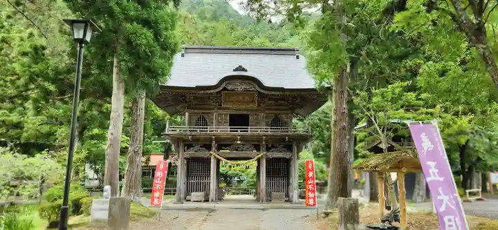 横山不動尊の山門・神門