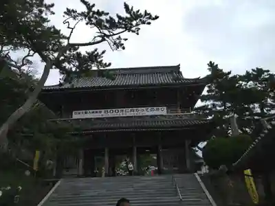 誕生寺の山門・神門