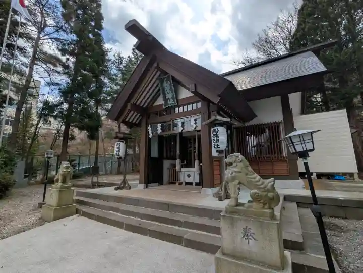 船魂神社の{uncategorized: "未分類", other: "その他", undefined: "問題あり", building: "その他建物", grave: "お墓", sacred_gate: "鳥居", guardian: "狛犬", statue: "像", buddha: "仏像", history: "歴史", nature: "自然", garden: "庭園", animal: "動物", pagoda: "塔", temizu: "手水舎", mountain_gate: "山門・神門", sanctuary: "本殿・本堂", subordinate: "末社・摂社", art: "芸術", scenery: "景色", jizo: "地蔵", ema: "絵馬", goshuin: "御朱印", omikuji: "おみくじ", items: "授与品その他", amulet: "お守り", goshuincho: "御朱印帳", eats: "食事", festival: "お祭り", votive_dance: "神楽", shichigosan: "七五三参", wedding: "結婚式", experience: "体験その他", initially: "初詣", around: "周辺", anti_infection: "感染症対策"}