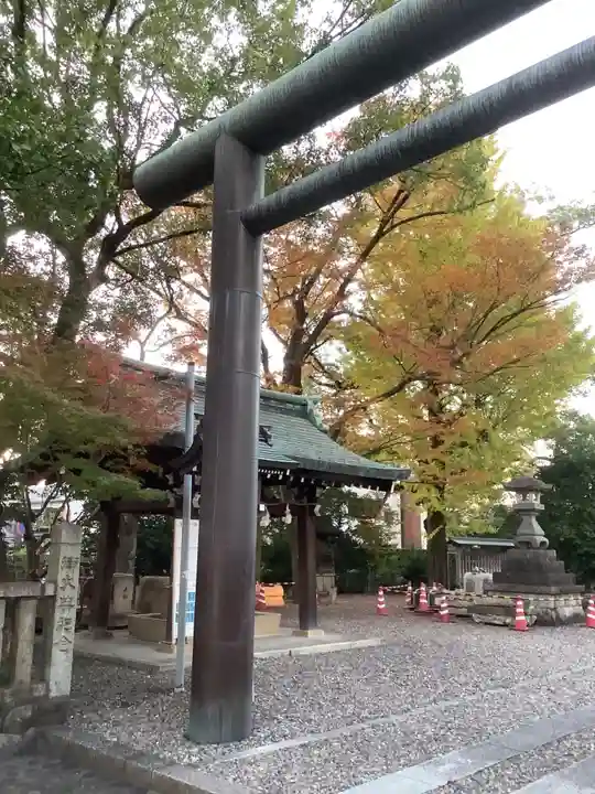 溝旗神社(肇國神社)の鳥居