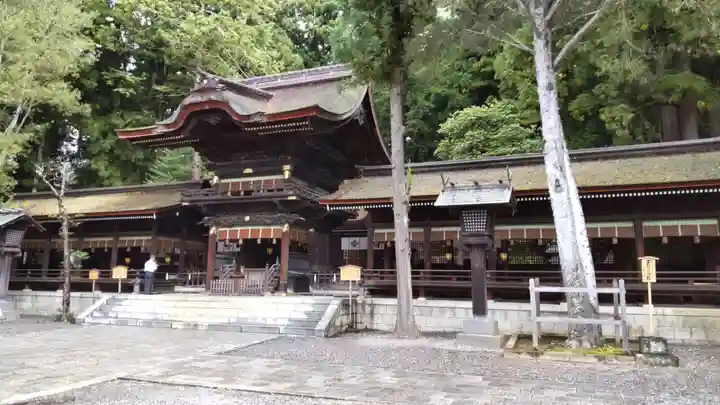 諏訪大社下社秋宮の本殿・本堂