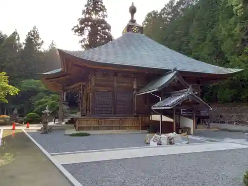 法楽寺の本殿・本堂