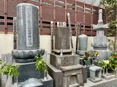 宗慶寺の{uncategorized: "未分類", other: "その他", undefined: "問題あり", building: "その他建物", grave: "お墓", sacred_gate: "鳥居", guardian: "狛犬", statue: "像", buddha: "仏像", history: "歴史", nature: "自然", garden: "庭園", animal: "動物", pagoda: "塔", temizu: "手水舎", mountain_gate: "山門・神門", sanctuary: "本殿・本堂", subordinate: "末社・摂社", art: "芸術", scenery: "景色", jizo: "地蔵", ema: "絵馬", goshuin: "御朱印", omikuji: "おみくじ", items: "授与品その他", amulet: "お守り", goshuincho: "御朱印帳", eats: "食事", festival: "お祭り", votive_dance: "神楽", shichigosan: "七五三参", wedding: "結婚式", experience: "体験その他", initially: "初詣", around: "周辺", anti_infection: "感染症対策"}