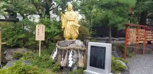 深志神社の像