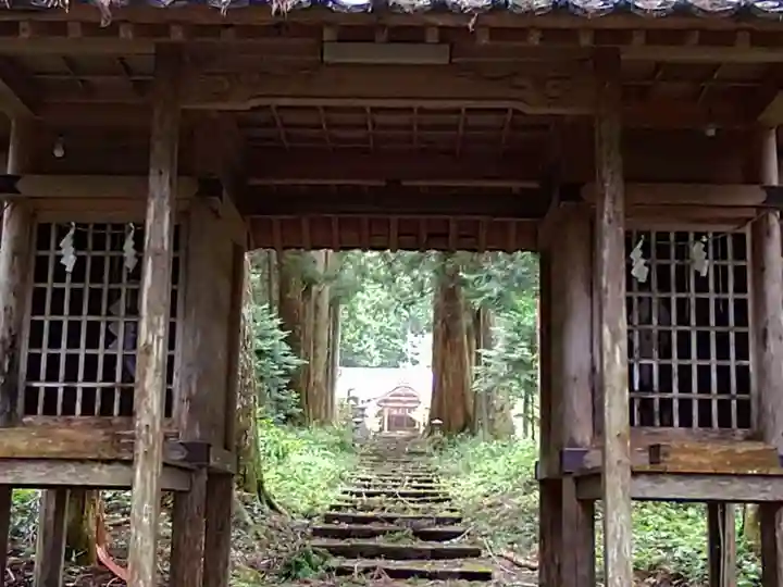 大佐神社の山門・神門