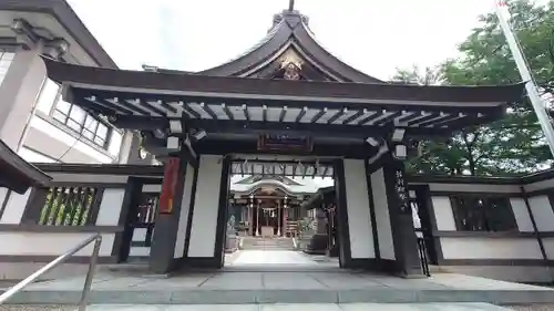 里之宮 湯殿山神社の山門・神門