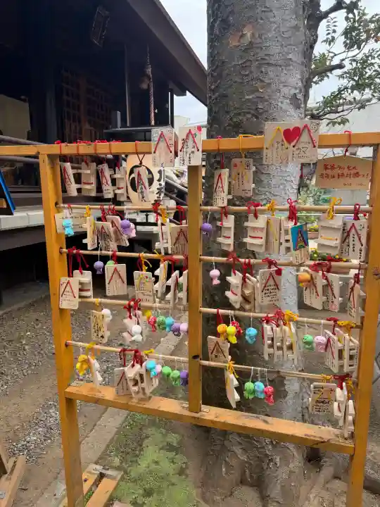 高円寺氷川神社の{uncategorized: "未分類", other: "その他", undefined: "問題あり", building: "その他建物", grave: "お墓", sacred_gate: "鳥居", guardian: "狛犬", statue: "像", buddha: "仏像", history: "歴史", nature: "自然", garden: "庭園", animal: "動物", pagoda: "塔", temizu: "手水舎", mountain_gate: "山門・神門", sanctuary: "本殿・本堂", subordinate: "末社・摂社", art: "芸術", scenery: "景色", jizo: "地蔵", ema: "絵馬", goshuin: "御朱印", omikuji: "おみくじ", items: "授与品その他", amulet: "お守り", goshuincho: "御朱印帳", eats: "食事", festival: "お祭り", votive_dance: "神楽", shichigosan: "七五三参", wedding: "結婚式", experience: "体験その他", initially: "初詣", around: "周辺", anti_infection: "感染症対策"}